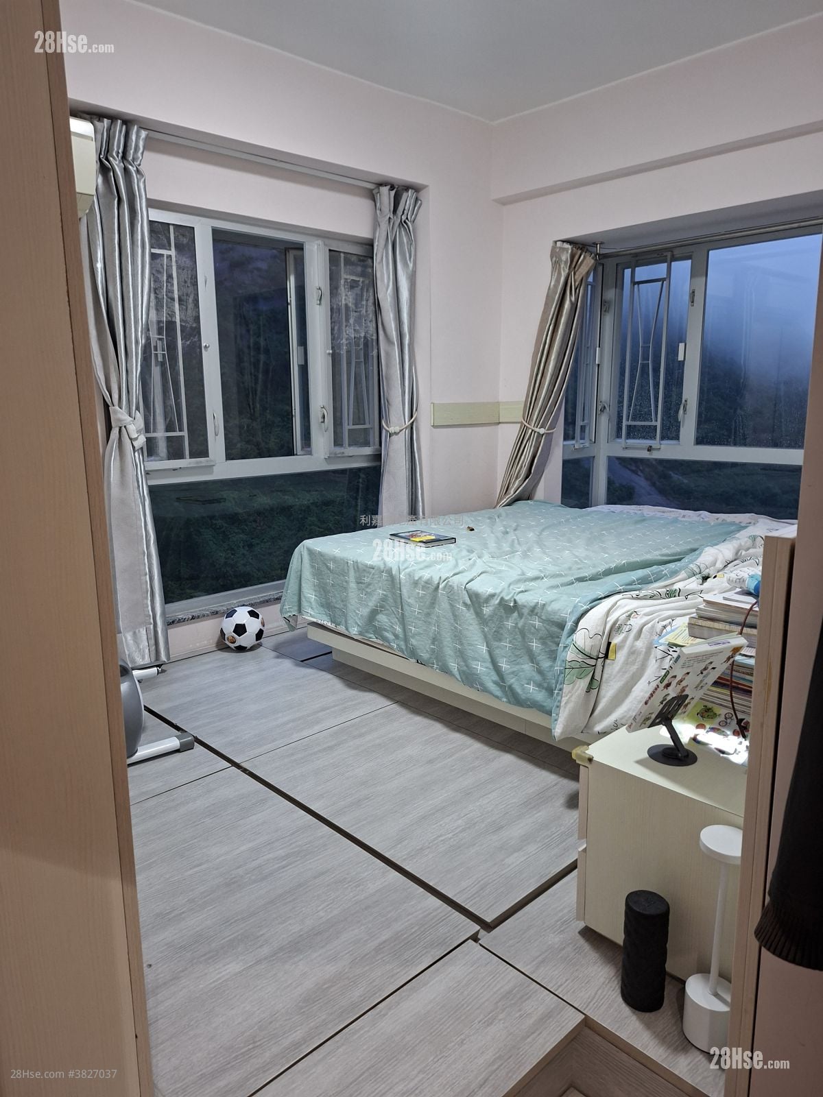 Conduit Tower Sell 2 Bedrooms , 1 Bathroom 567 ft²