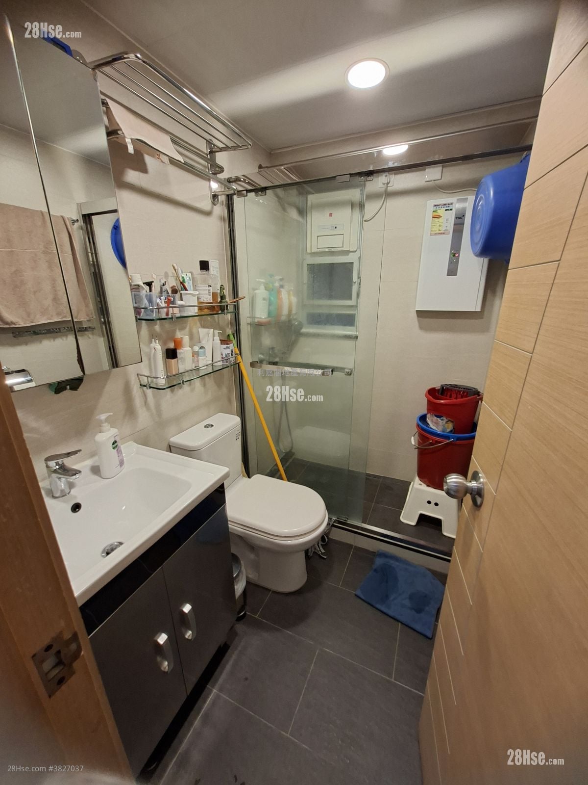 Conduit Tower Sell 2 Bedrooms , 1 Bathroom 567 ft²