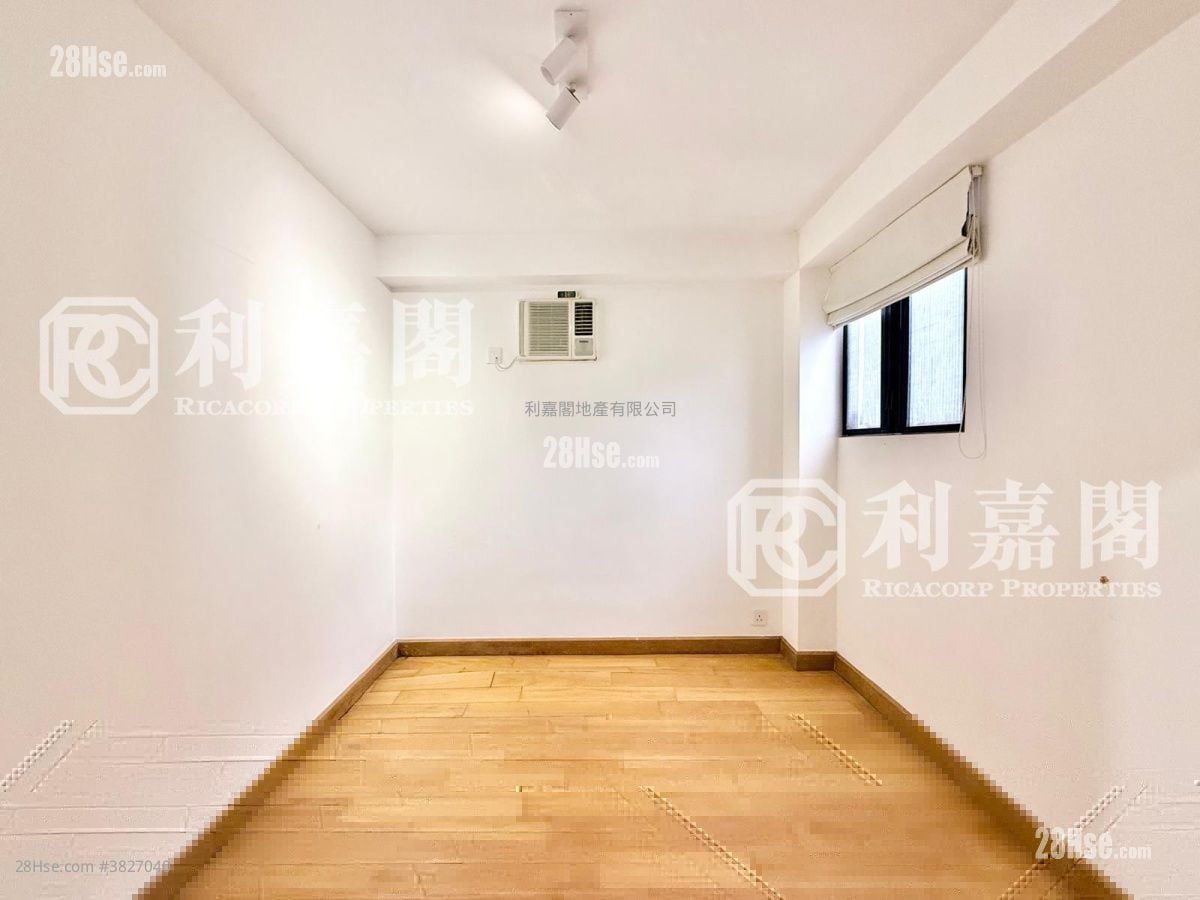 南苑别墅 售盘 4 房 , 2 浴室 1,800 平方尺