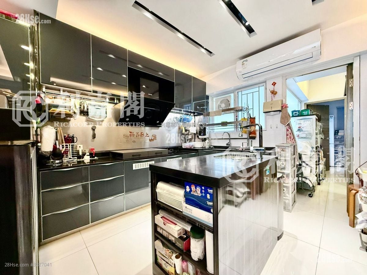 Hawaii Garden Sell 3 Bedrooms , 2 Bathrooms 1,852 ft²