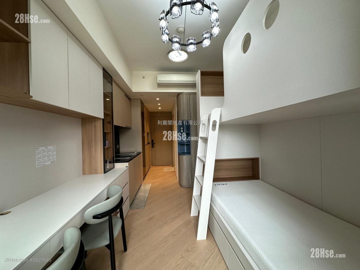 The Arles Rental 259 ft²