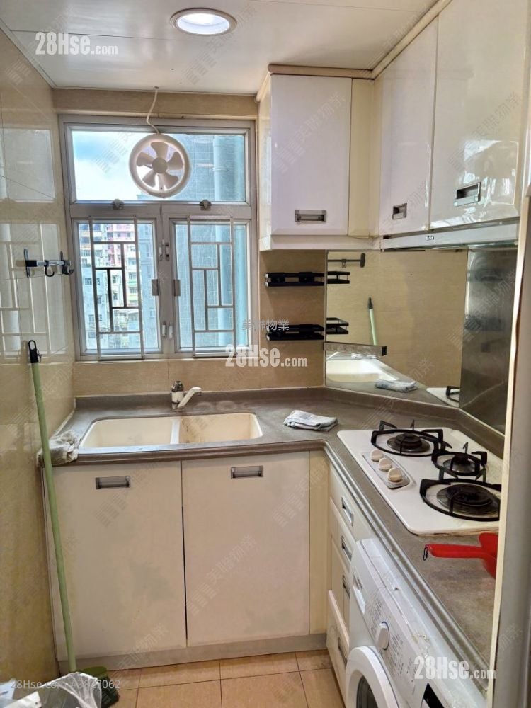 Sky Tower Sell 2 Bedrooms 452 ft²