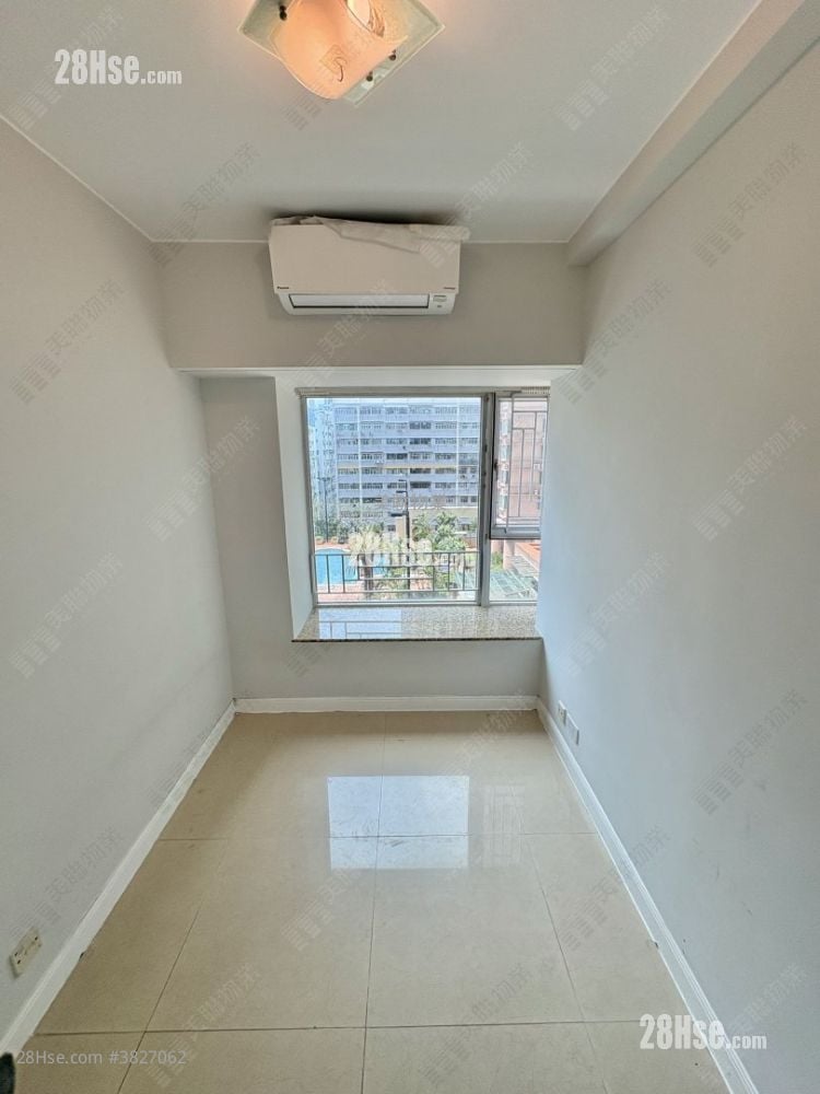 Sky Tower Sell 2 Bedrooms 452 ft²