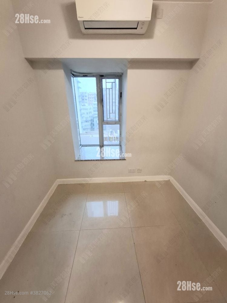 Sky Tower Sell 2 Bedrooms 452 ft²