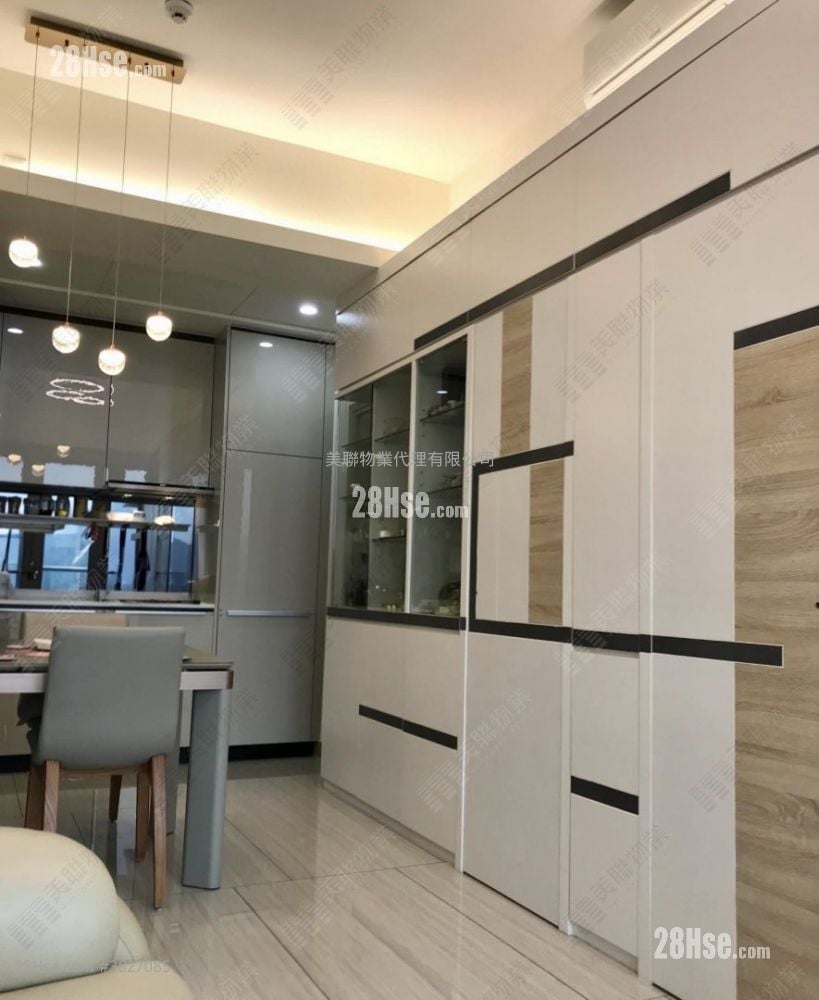 Cullinan West Sell 2 Bedrooms , 1 Bathroom 440 ft²