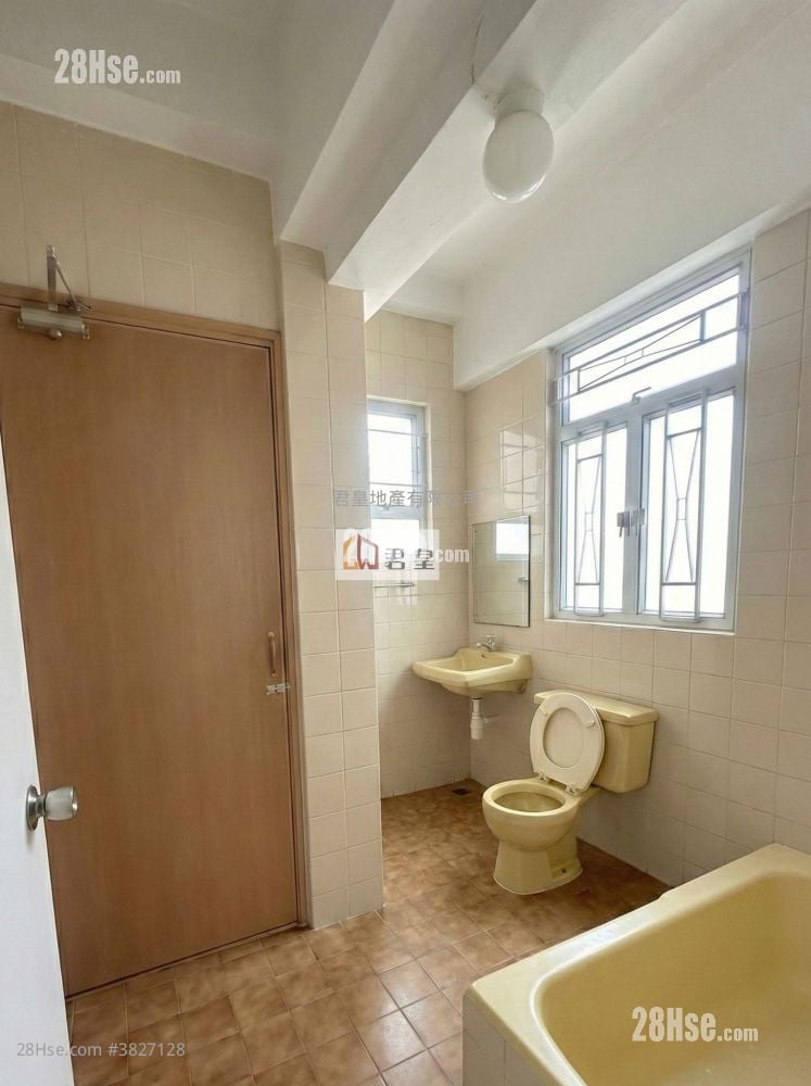Chinese Mansion Sell 3 Bedrooms , 1 Bathroom 670 ft²