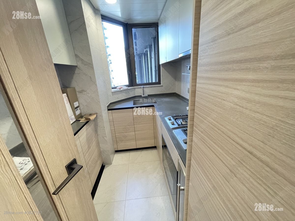 The Arles Sell 3 Bedrooms 673 ft²