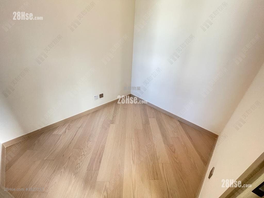 The Arles Sell 3 Bedrooms 673 ft²