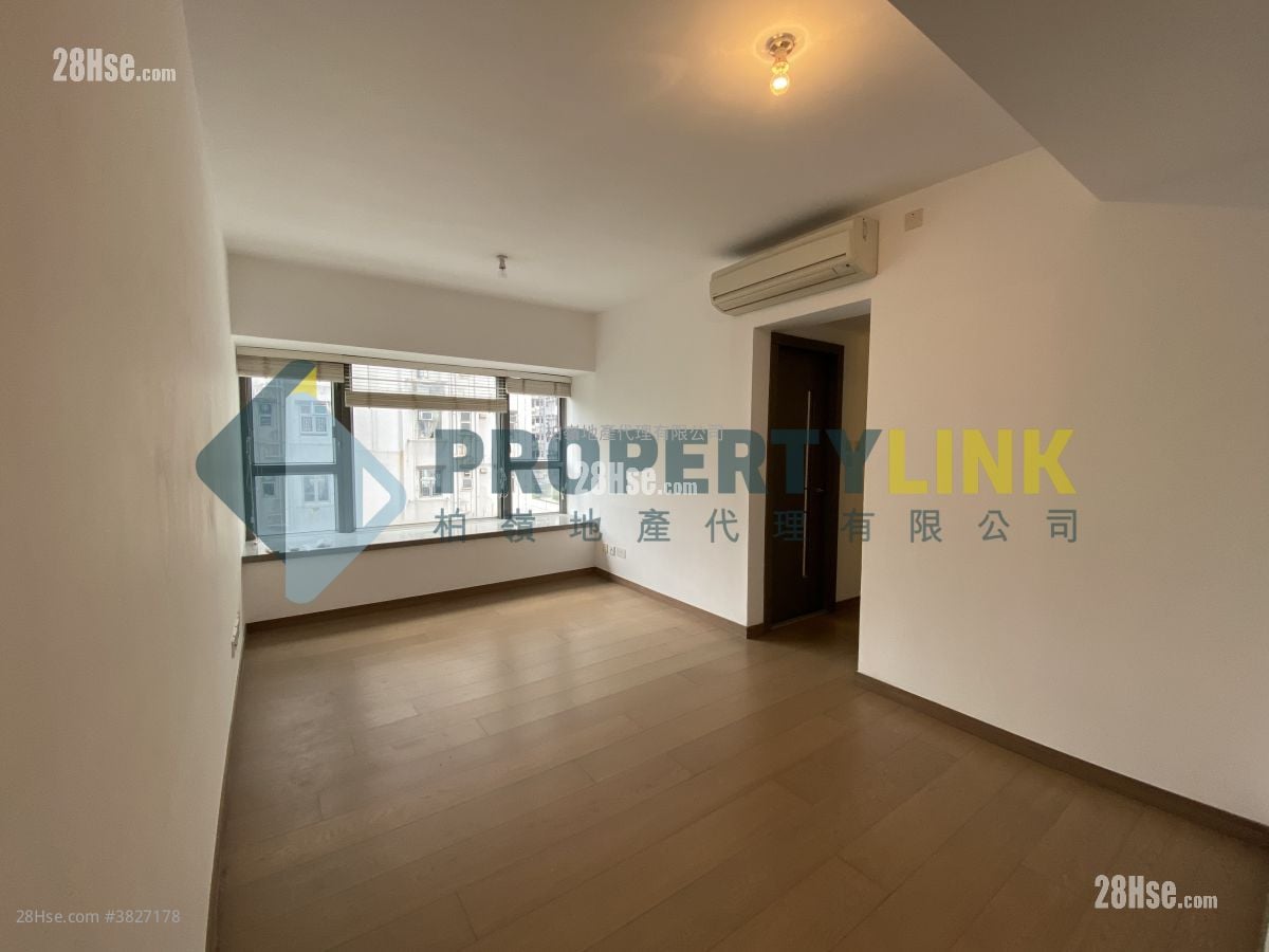 Centrepoint Sell 2 Bedrooms , 1 Bathroom 567 ft²