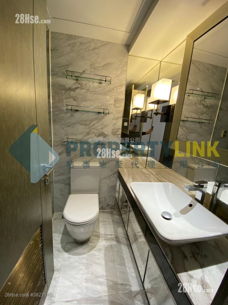 Centrepoint Sell 2 Bedrooms , 1 Bathroom 567 ft²