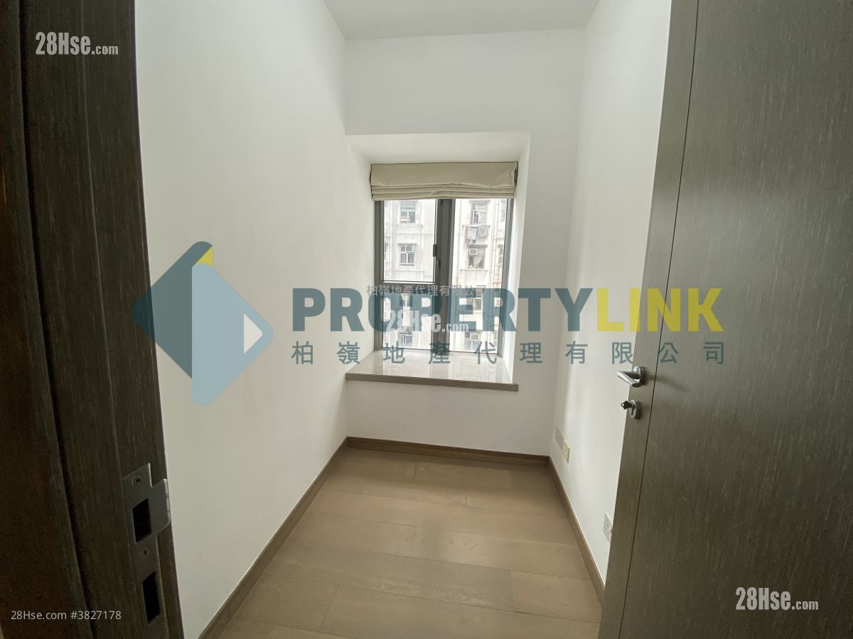 Centrepoint Sell 2 Bedrooms , 1 Bathroom 567 ft²