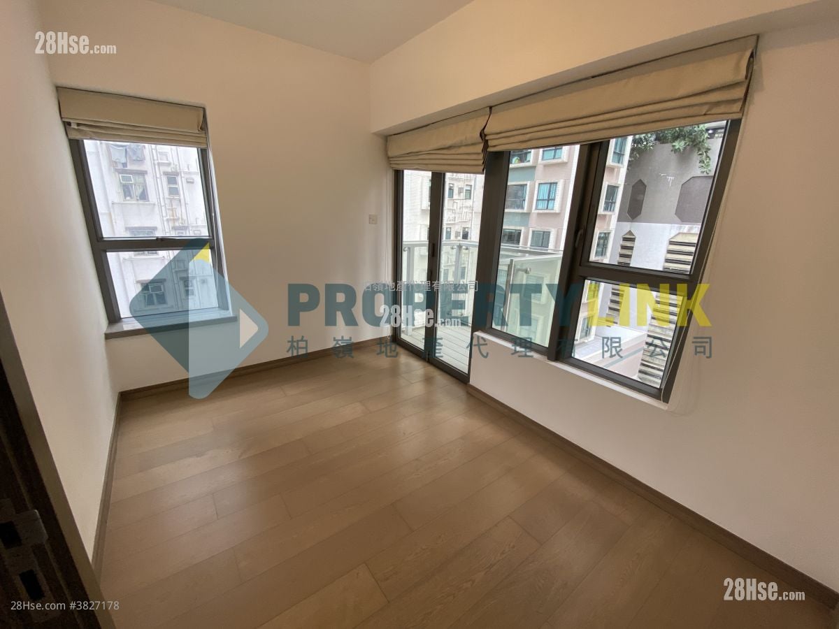 Centrepoint Sell 2 Bedrooms , 1 Bathroom 567 ft²