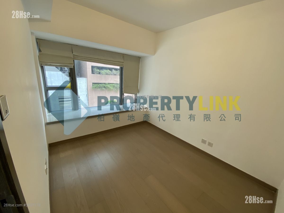 Centrepoint Sell 2 Bedrooms , 1 Bathroom 567 ft²