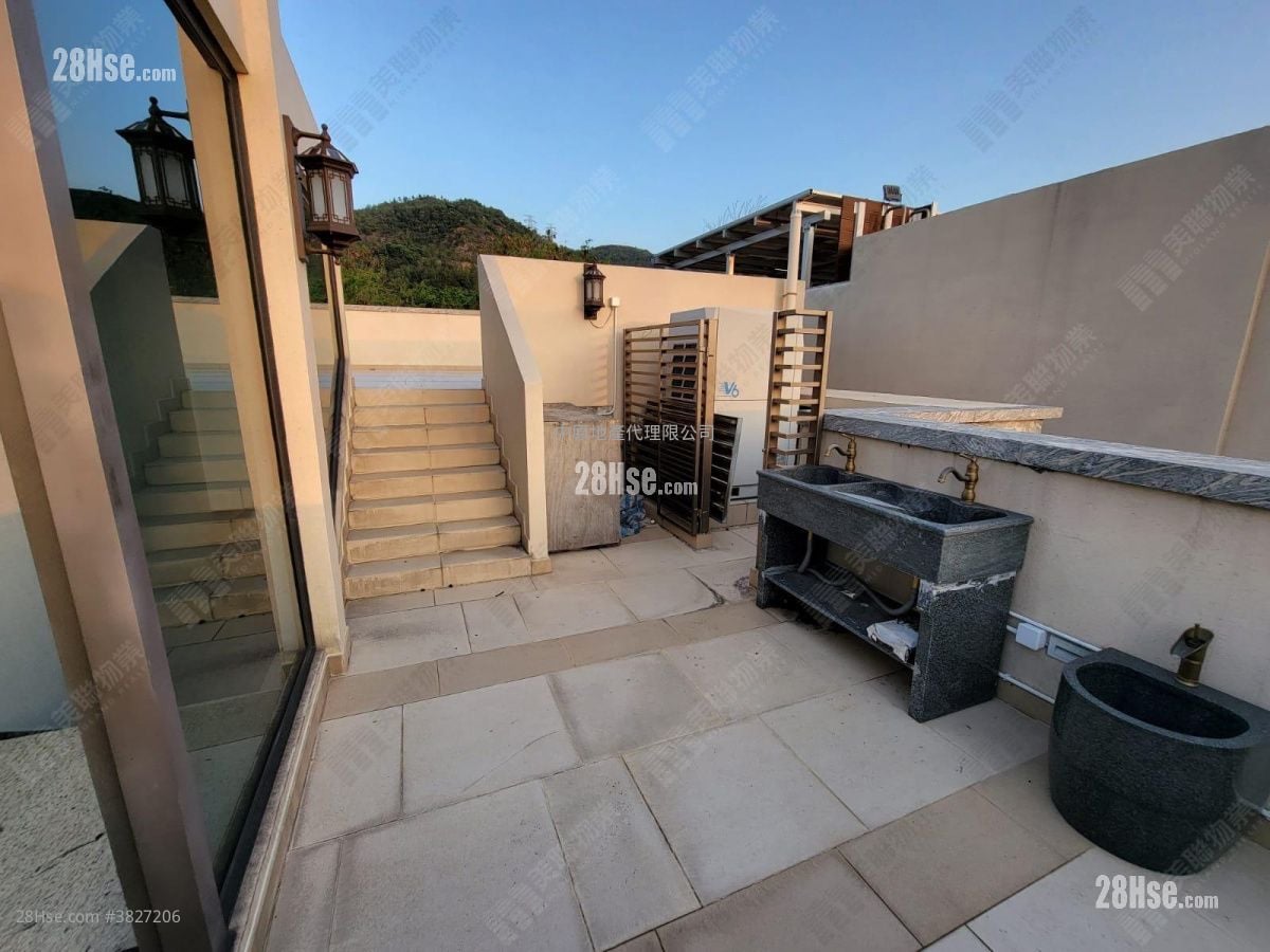 Domus Sell 4 Bedrooms 2,536 ft²