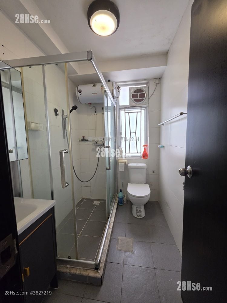 村屋 租盘 3 房 , 1 浴室 700 平方尺