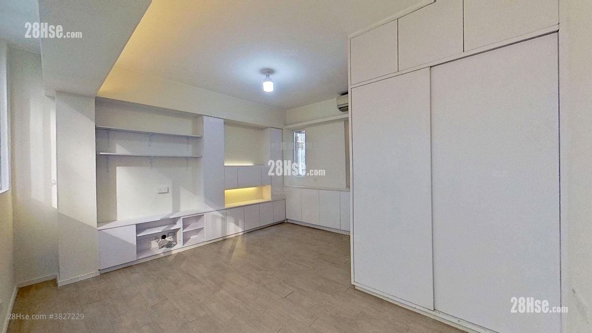 living room: 2B-4 Second Stree Rental Studio , 1 Bathroom 339 ft²