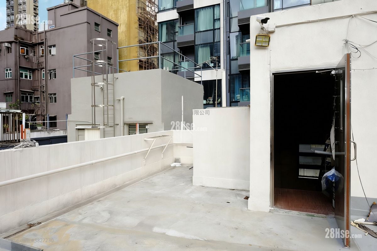 天台: 西邊街8-10號 租盤 2 房 , 1 浴室 425 平方呎