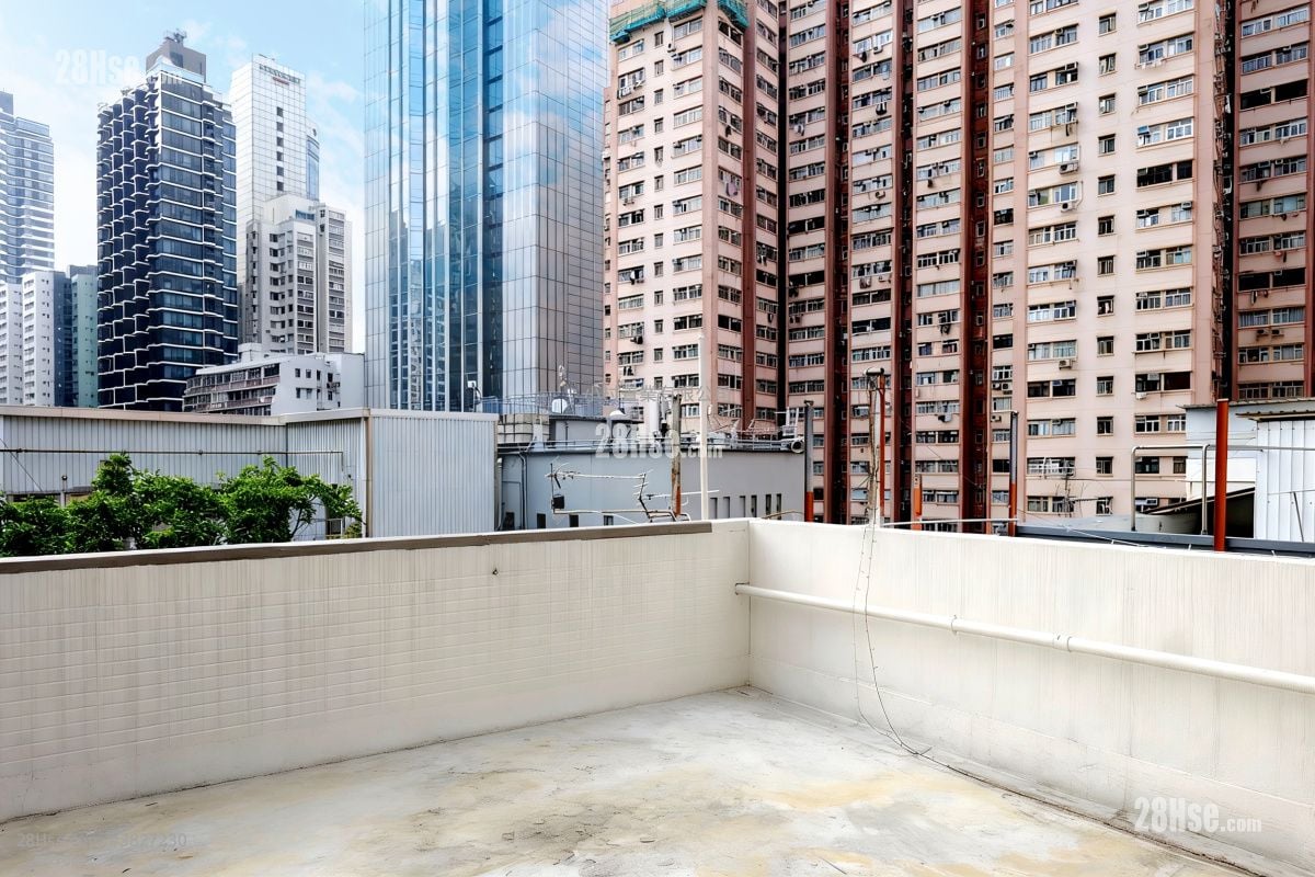 天台: 西邊街8-10號 租盤 2 房 , 1 浴室 425 平方呎