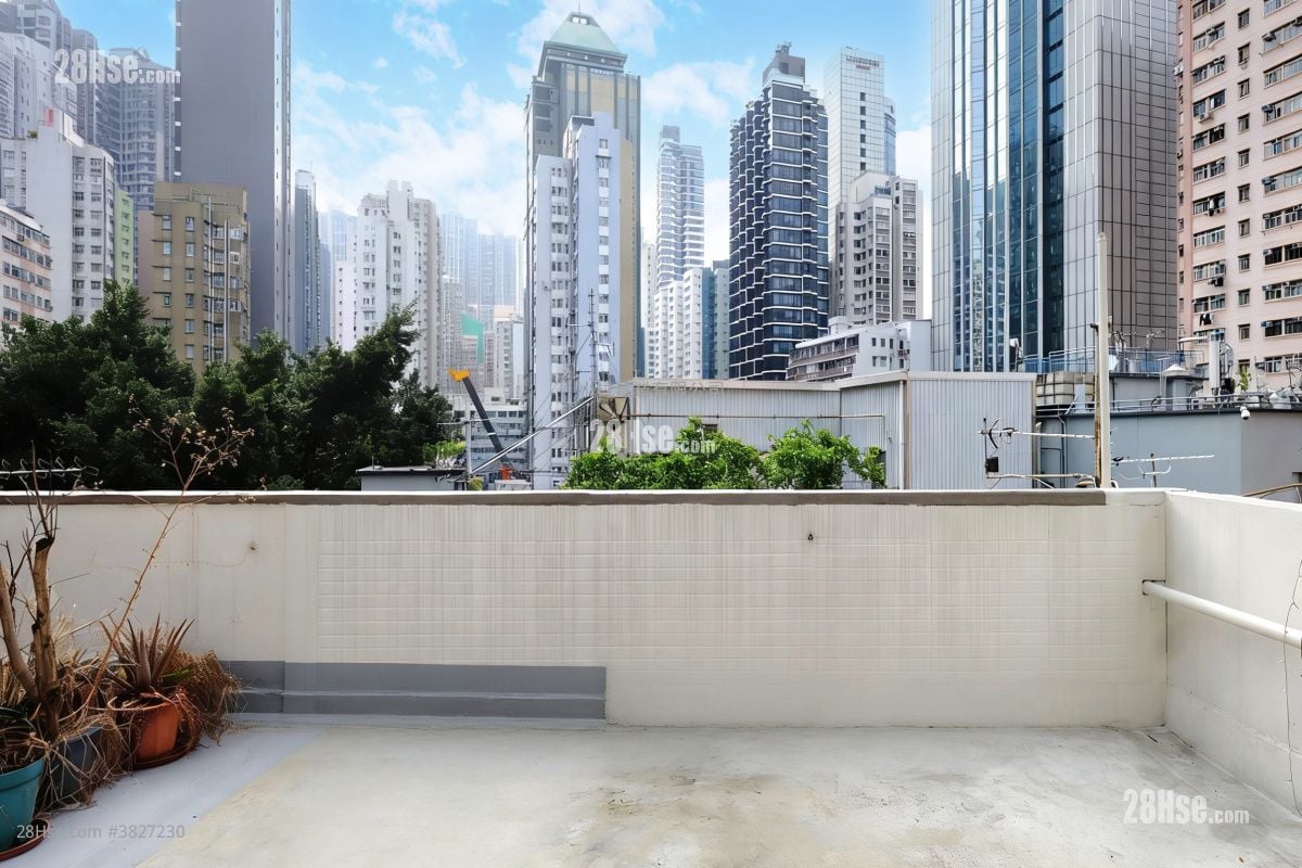 天台: 西邊街8-10號 租盤 2 房 , 1 浴室 425 平方呎