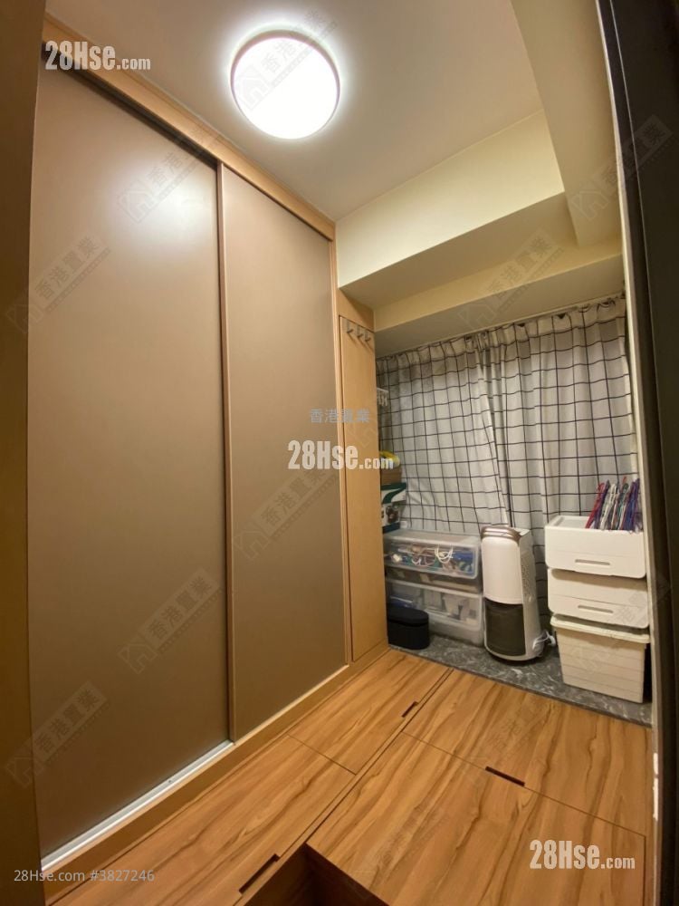 Park One Sell 2 Bedrooms , 1 Bathroom 365 ft²