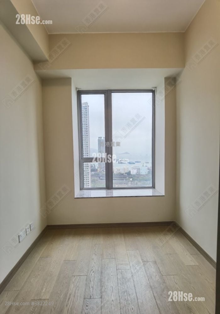 Park One Sell 4 Bedrooms , 2 Bathrooms 595 ft²