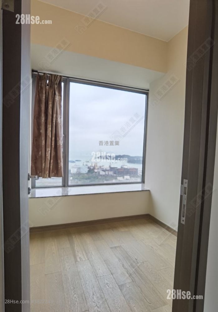 Park One Sell 4 Bedrooms , 2 Bathrooms 595 ft²