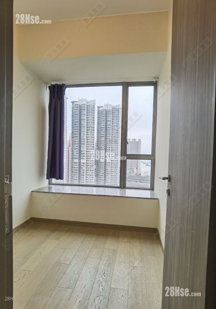 Park One Sell 4 Bedrooms , 2 Bathrooms 595 ft²