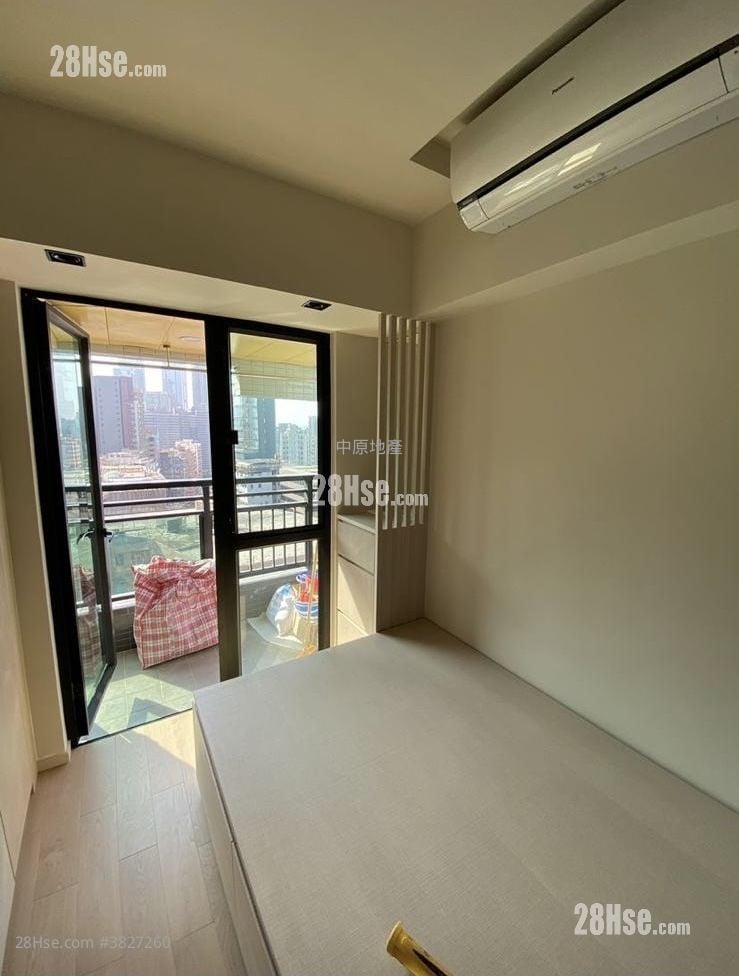 City 18 Sell 1 Bedroom , 1 Bathroom 319 ft²