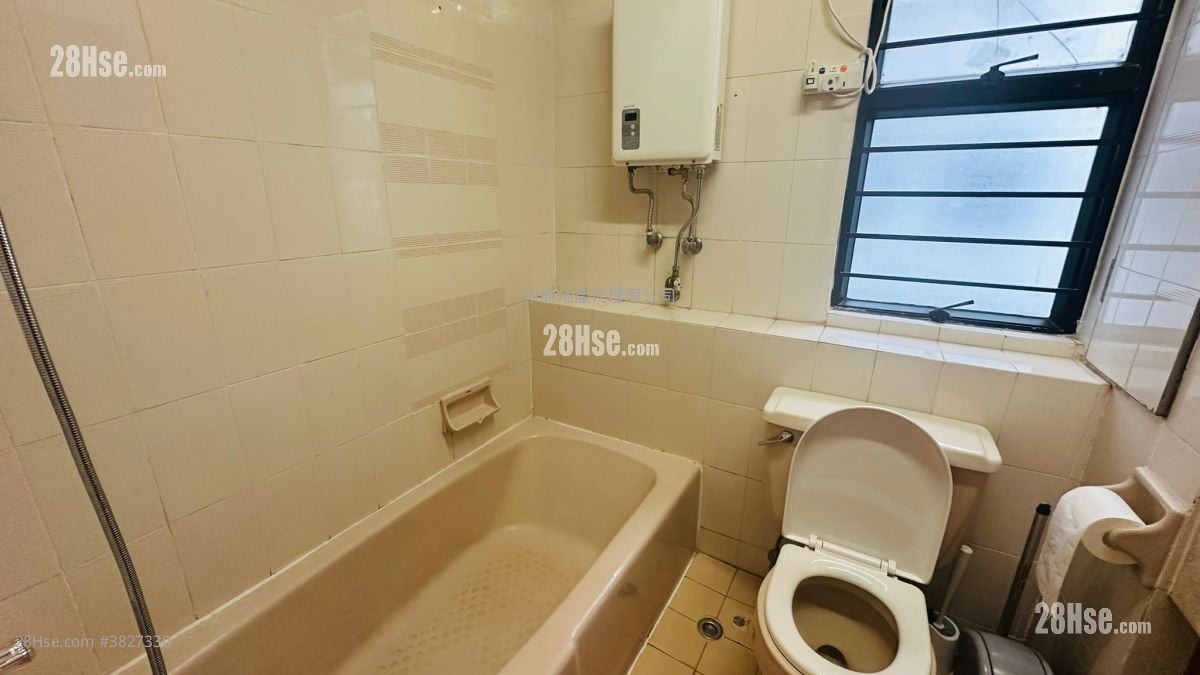 浴室: 華翠園 租盤 3 房 , 2 浴室 882 平方呎