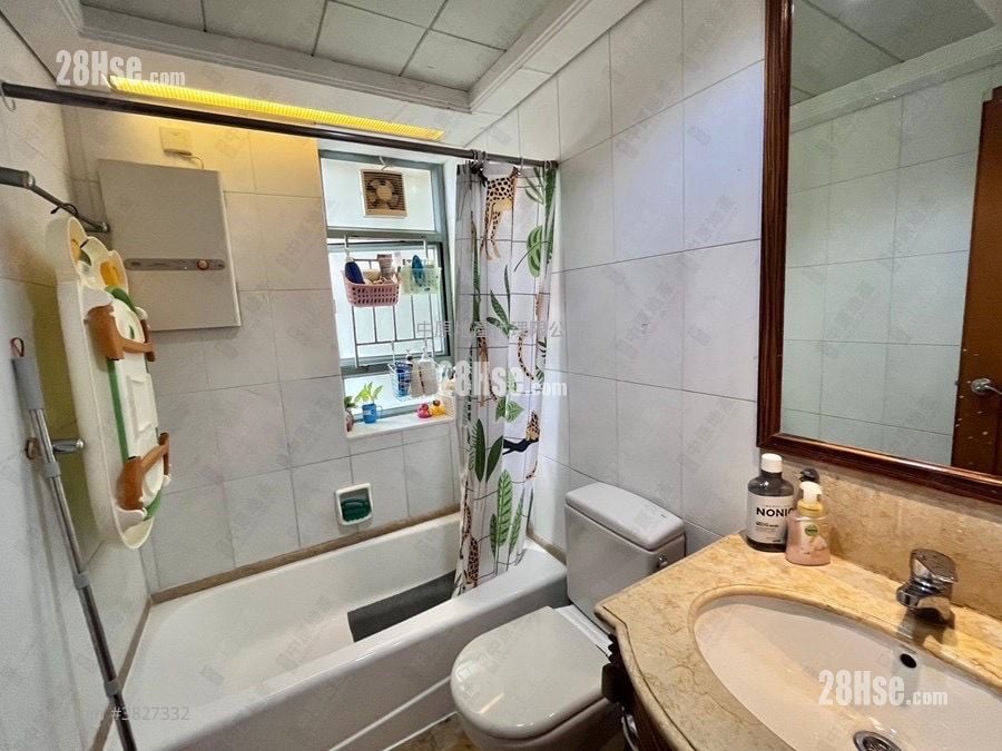 Tung Chung Crescent Sell 3 Bedrooms , 3 Bathrooms 803 ft²