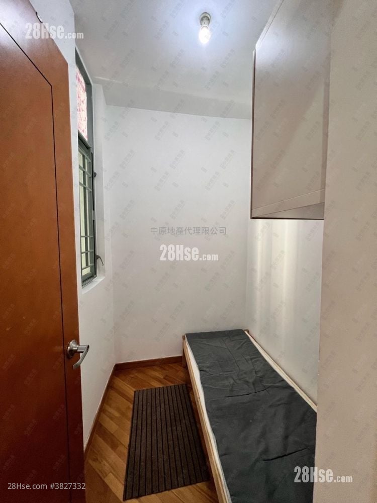 Tung Chung Crescent Sell 3 Bedrooms , 3 Bathrooms 803 ft²