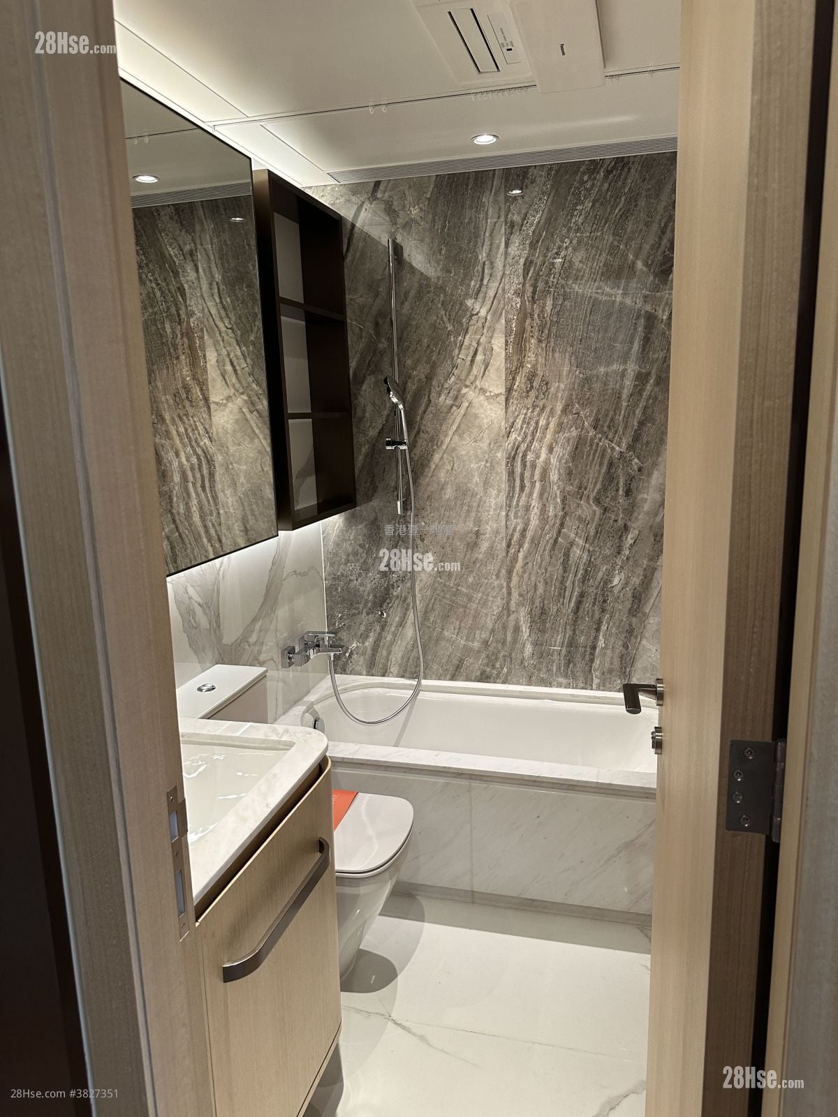 皓日 租盘 1 房 , 1 浴室 326 平方尺