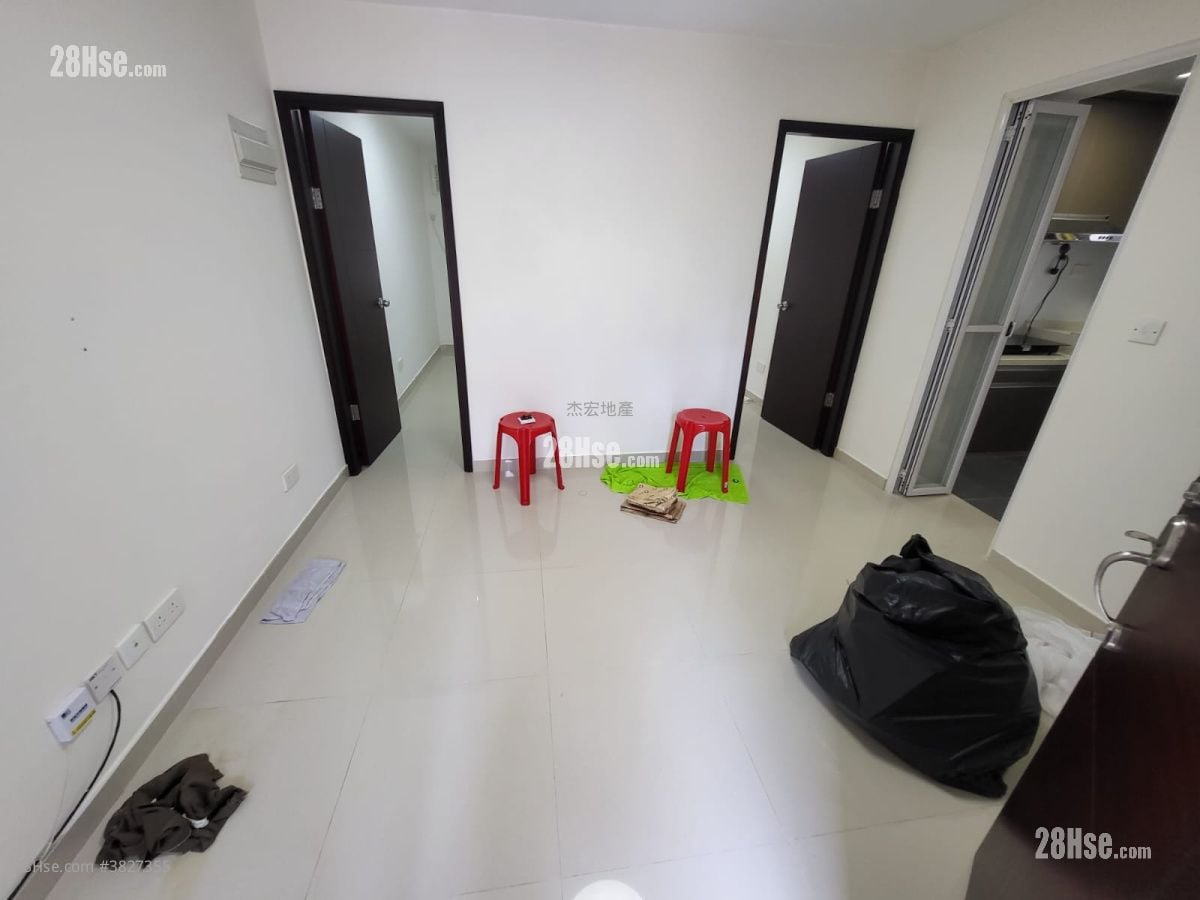 living room: Village Rental 3 Bedrooms , 1 Bathroom