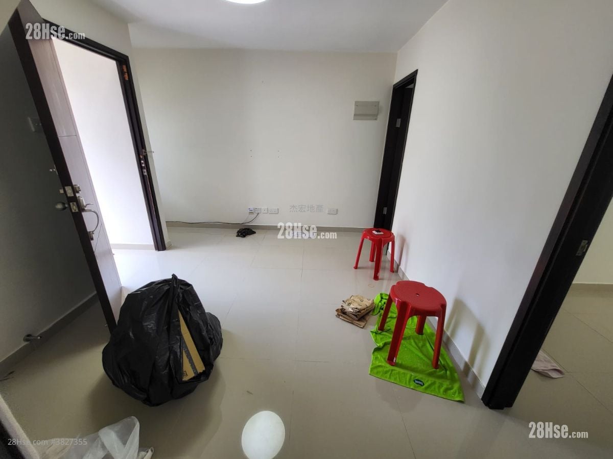 living room: Village Rental 3 Bedrooms , 1 Bathroom