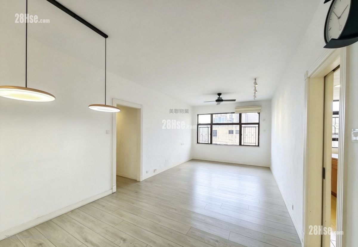 Parkway Court Sell 3 Bedrooms , 2 Bathrooms 1,051 ft²