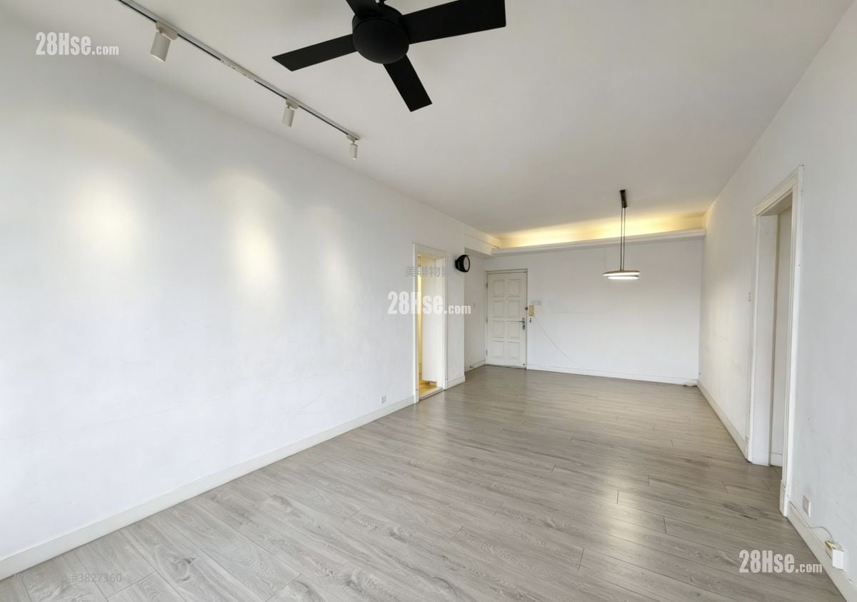 Parkway Court Sell 3 Bedrooms , 2 Bathrooms 1,051 ft²