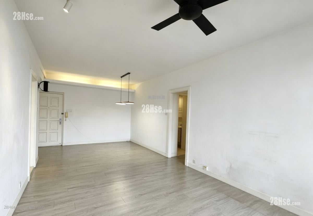 Parkway Court Sell 3 Bedrooms , 2 Bathrooms 1,051 ft²