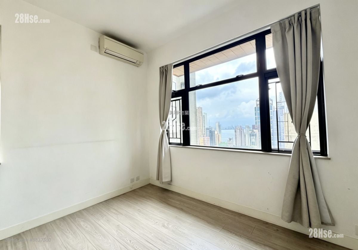 Parkway Court Sell 3 Bedrooms , 2 Bathrooms 1,051 ft²