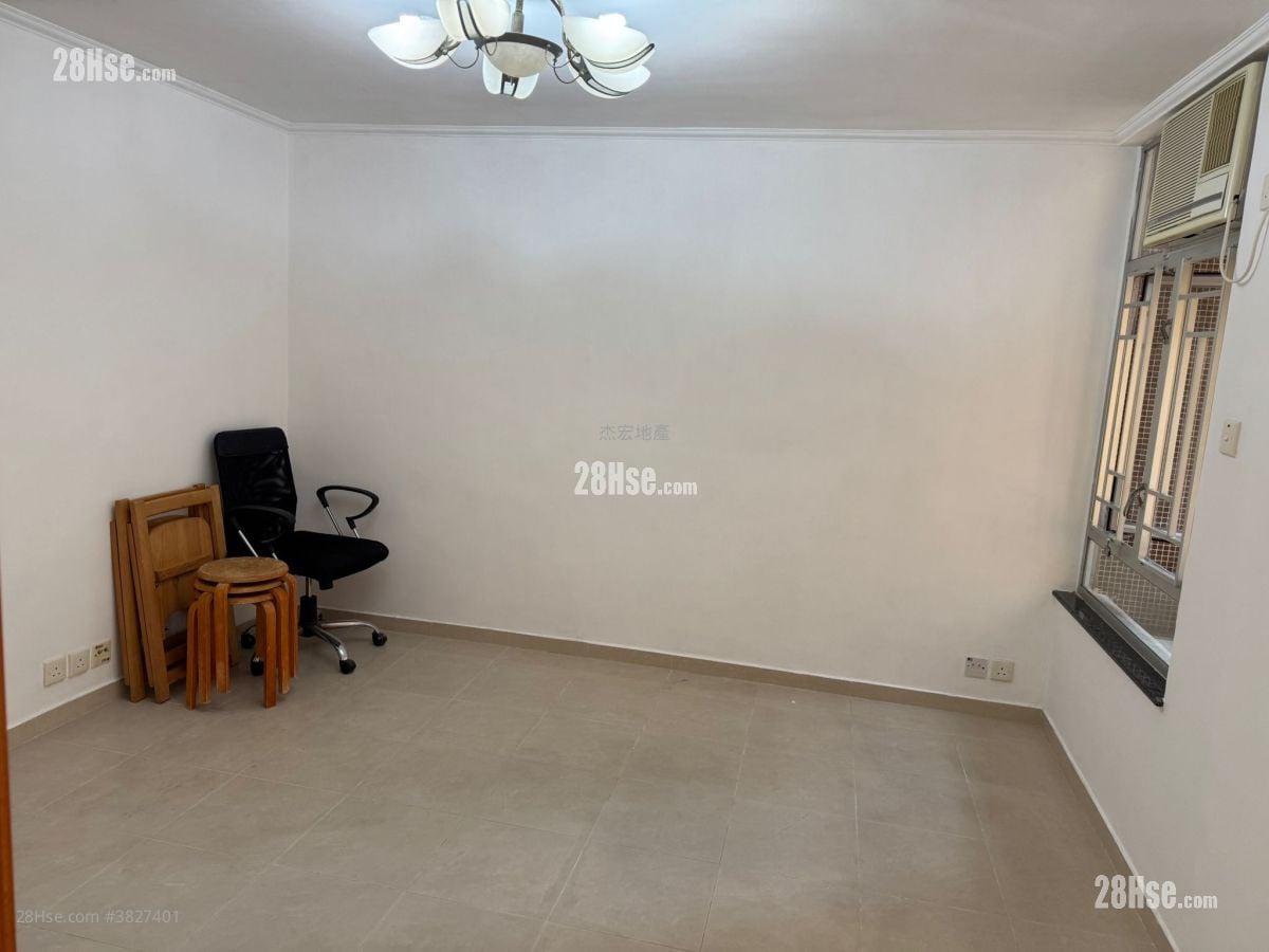 living room: Fung Shing Court Rental 2 Bedrooms , 1 Bathroom 381 ft²
