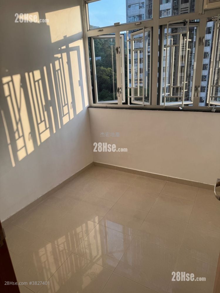 bedroom 1: Fung Shing Court Rental 2 Bedrooms , 1 Bathroom 381 ft²