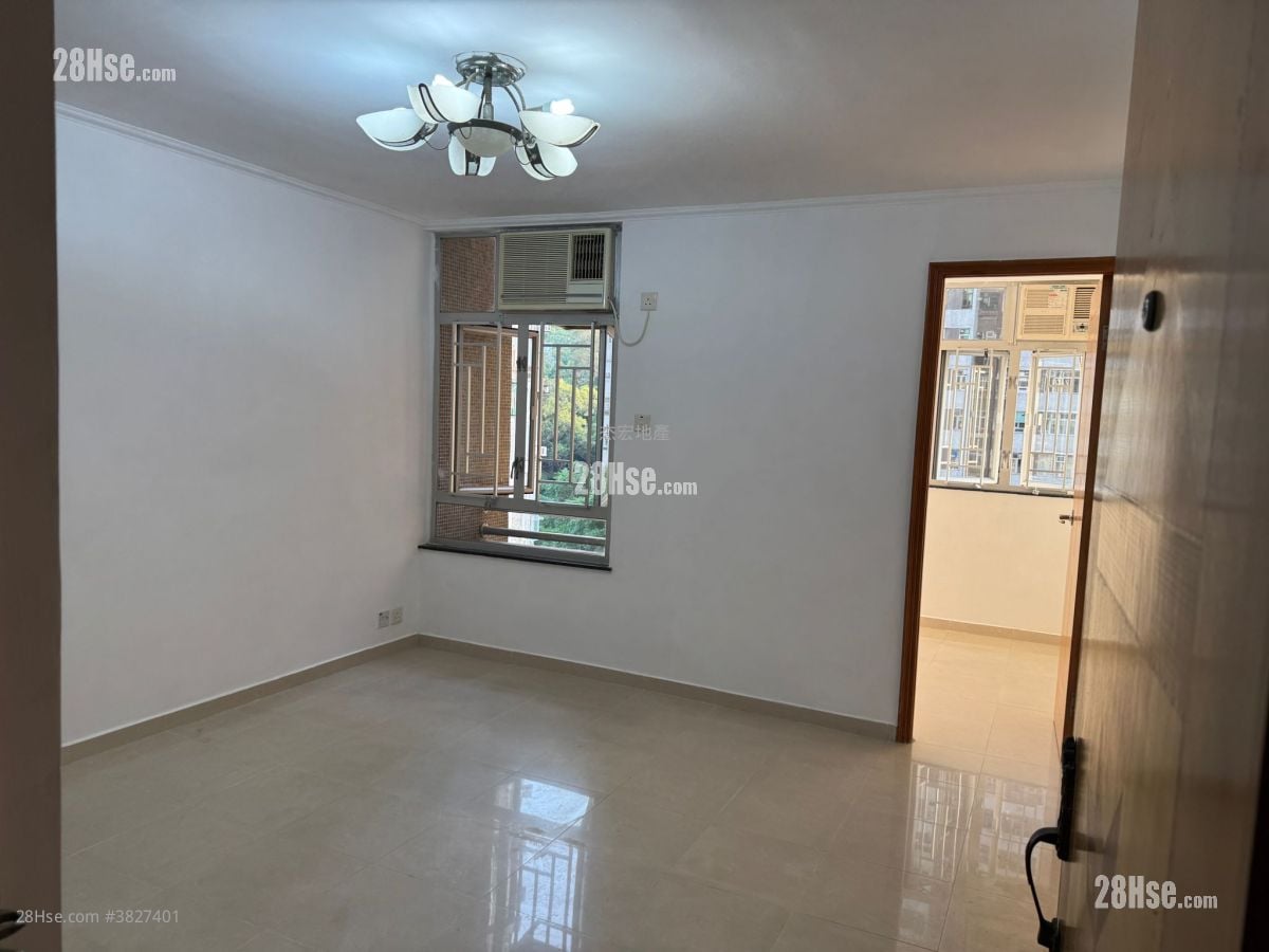 living room: Fung Shing Court Rental 2 Bedrooms , 1 Bathroom 381 ft²