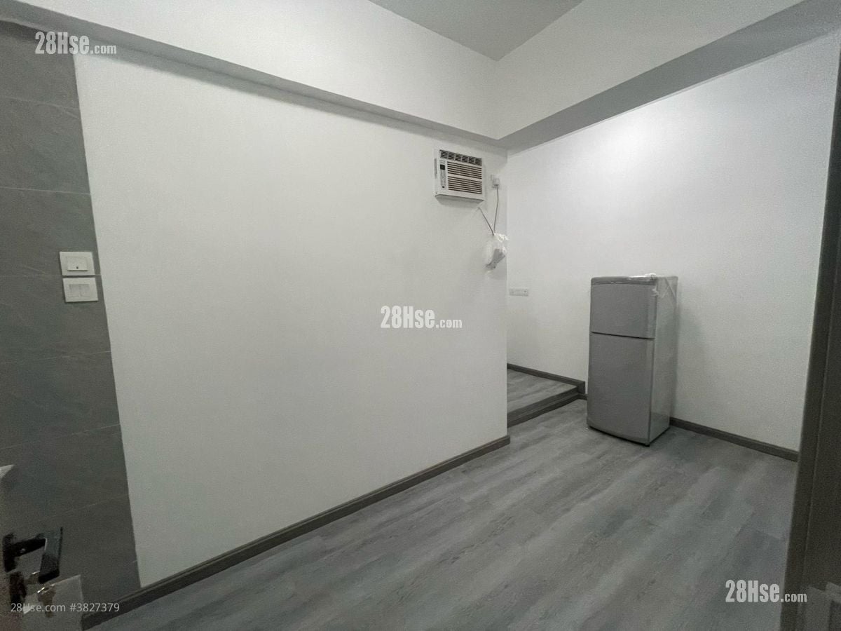 Po Wing Building Rental Studio , 1 Bathroom 150 ft²