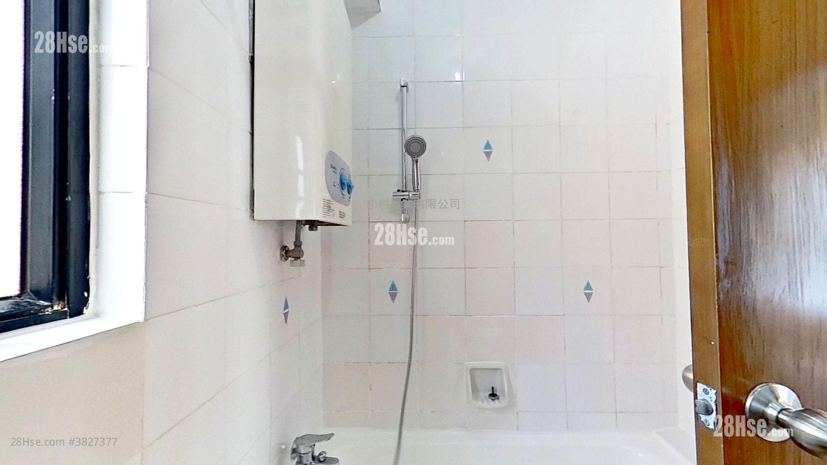 浴室: 世銀花苑 租盤 3 房 , 2 浴室 574 平方呎