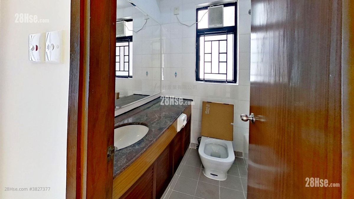 浴室: 世銀花苑 租盤 3 房 , 2 浴室 574 平方呎