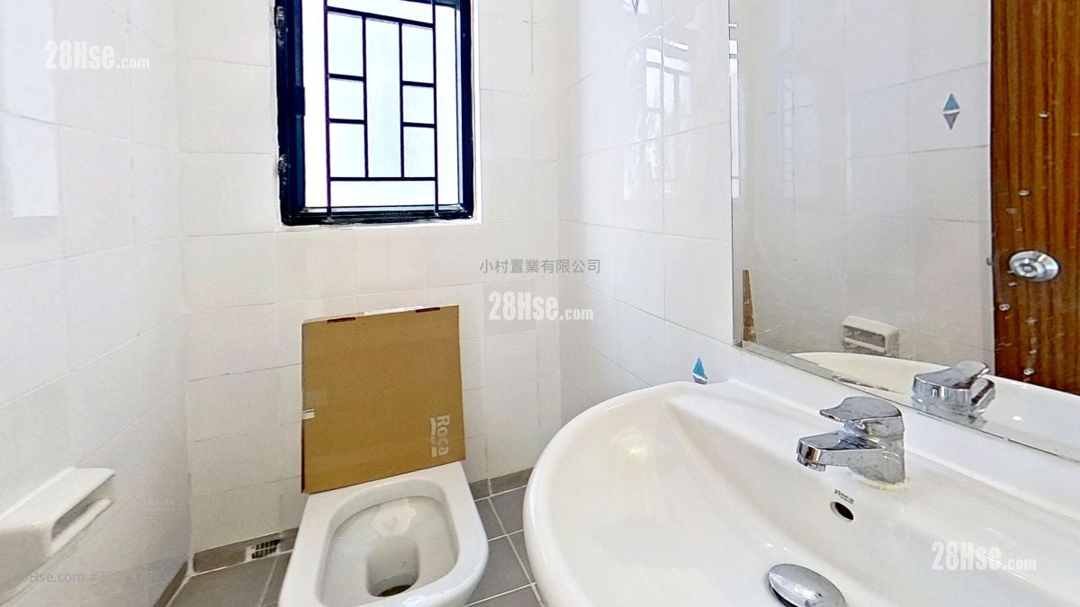 浴室: 世銀花苑 租盤 3 房 , 2 浴室 574 平方呎