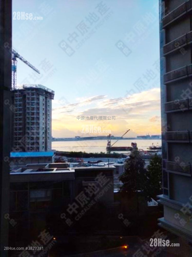 Century Link Sell 2 Bedrooms , 1 Bathroom 468 ft²
