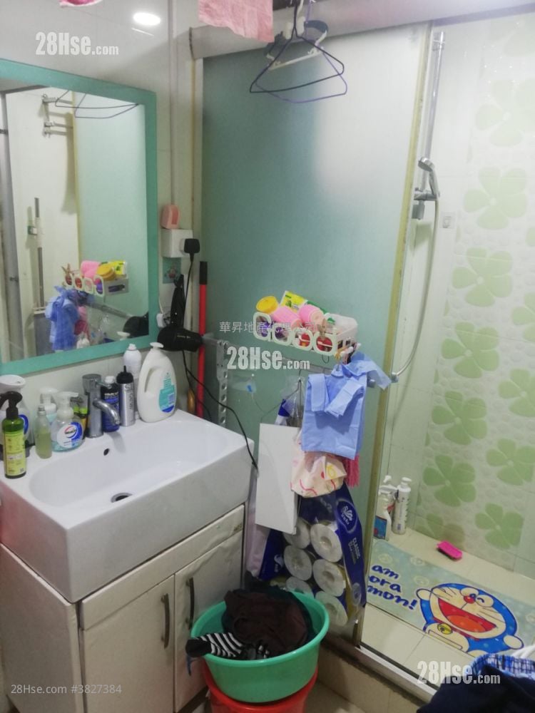 Leung Chau Building Sell 2 Bedrooms , 1 Bathroom 371 ft²