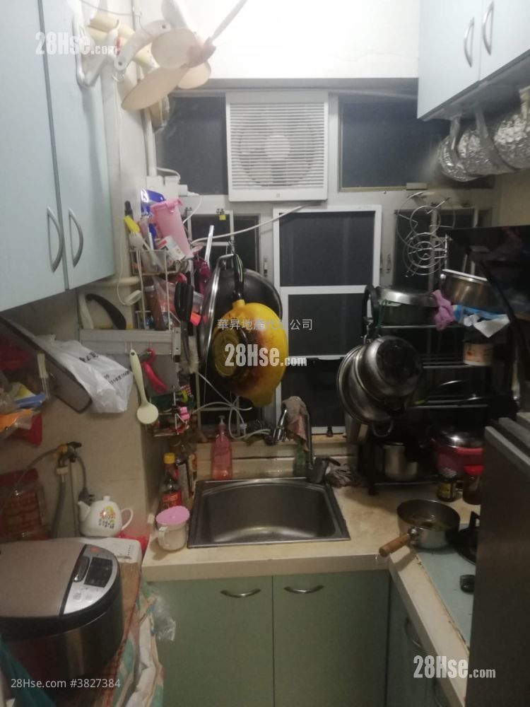 Leung Chau Building Sell 2 Bedrooms , 1 Bathroom 371 ft²