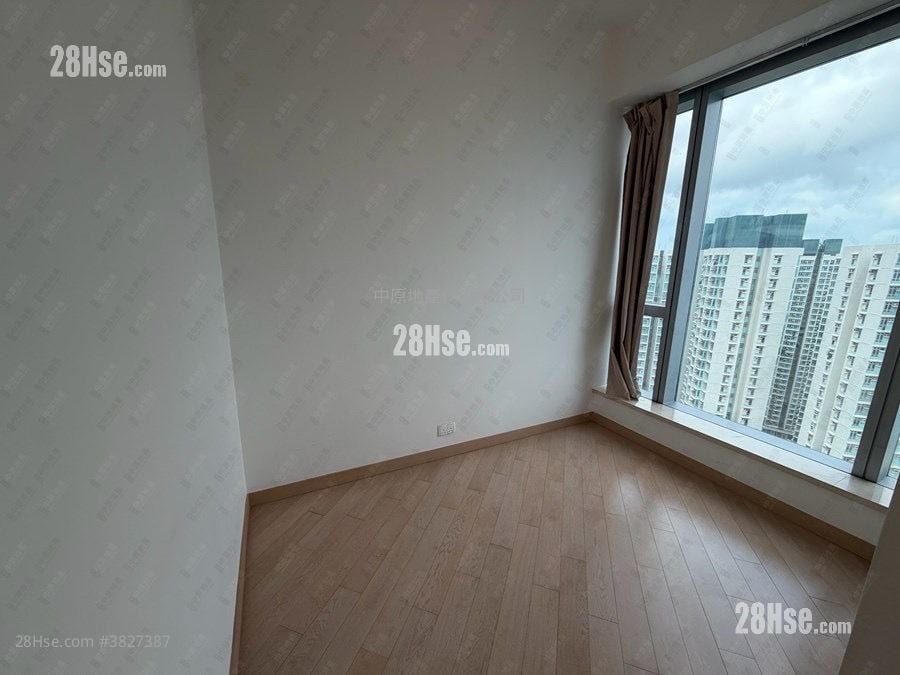 Century Link Sell 3 Bedrooms , 1 Bathroom 572 ft²