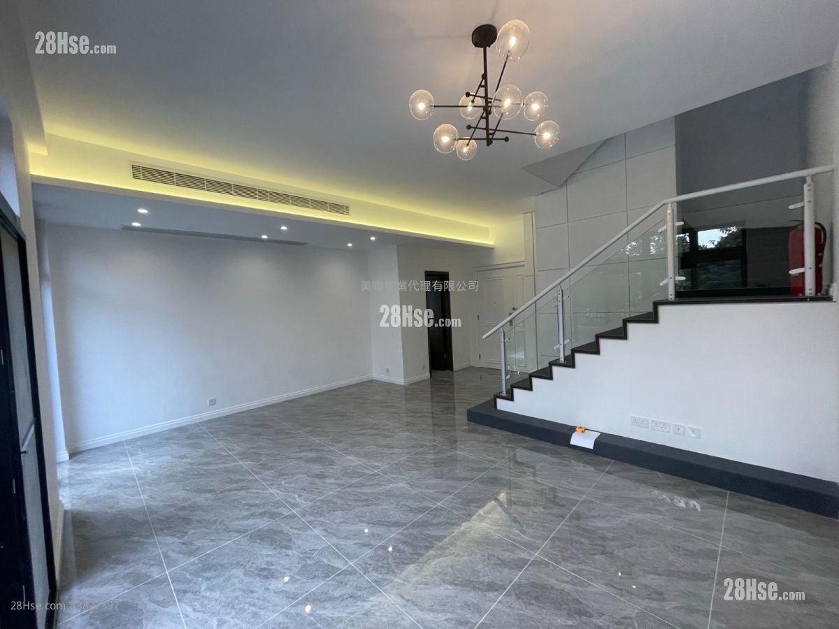 King's Park Hill Rental 4 Bedrooms , 2 Bathrooms 1,989 ft²